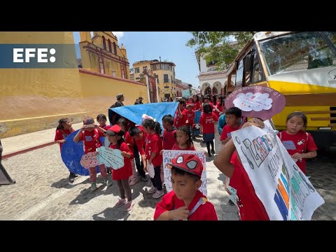 Niños Tzotzil de Chiapas marchan por un trabajo digno y seguro en el Día Internacional del Trabajo
