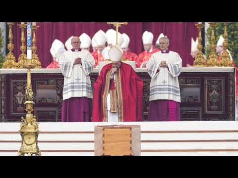 Francisco contido nos elogios a Bento XVI