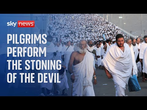 Pilgrims in Mina perform the ‘Stoning of the Devil’