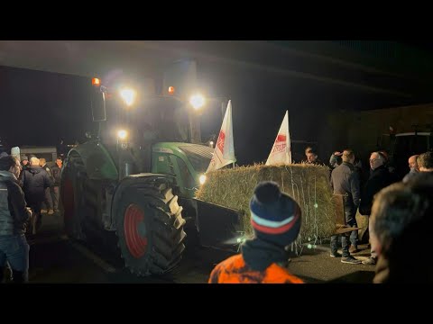 France: des agriculteurs campent sur l'A16 près de Beauvais | AFP