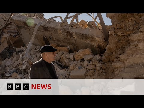 Russia intensifies bombardment of Ukrainian cities as residents flee - BBC News