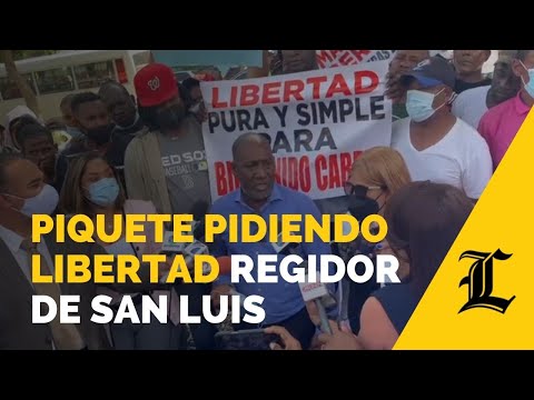 Montan piquete frente a la Procuraduria pidiendo libertad para regidor de San Luis