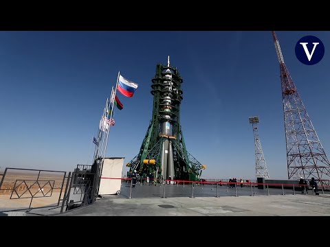 Así es la instalación del cohete impulsor Soyuz 2.1a