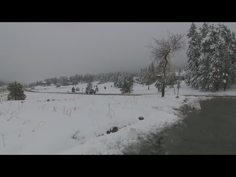 Snow, fog impact road conditions in Colorado mountains Saturday
