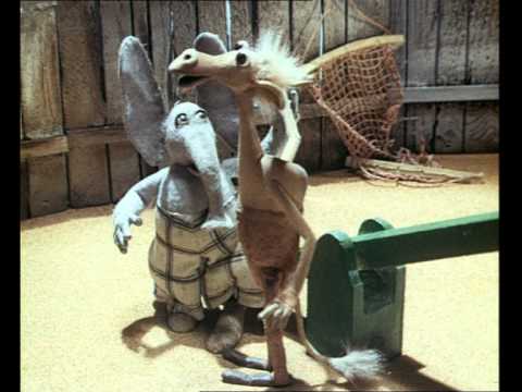Кадр из мультфильма «Летели два верблюда»