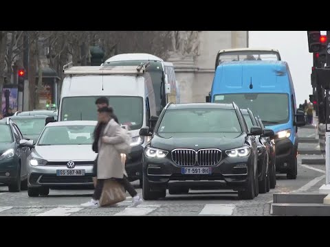 Parisians cast their ballots on referendum for or against SUVs in city centre