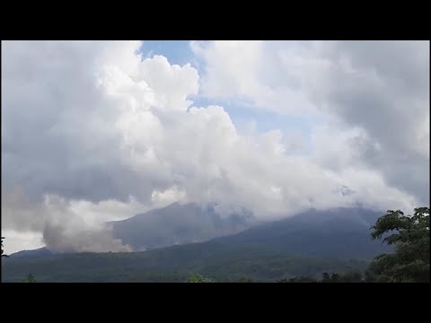 Indonesia evacuees thousands following Mount Marapi eruption
