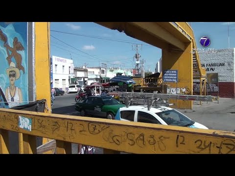 Locatarios del Mercado Republica temen que al desaparecer puente se extienda el comercio ambulante.