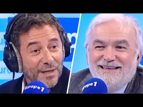 Pascal Praud face à Bernard Montiel pour l'émission Les Grands Du Rire sur C8