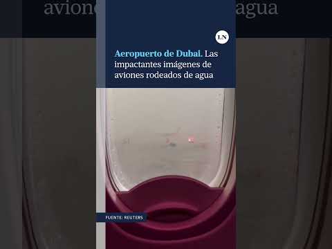 Las impactantes imágenes de aviones rodeados de agua en el Aeropuerto de Dubai