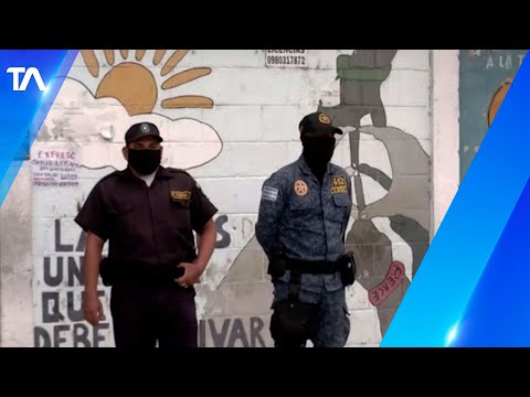 Policía metropolitana resguarda exteriores del Colegio Provincia de Tungurahua