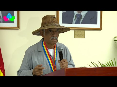 UNAN - Managua otorgó título doctor Honoris Causa en Educación al profesor Orlando Pineda