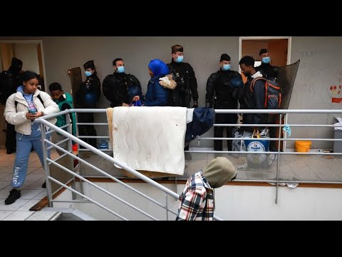 Plus de 300 migrants évacués du plus grand squat de France à Vitry-sur-Seine