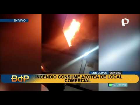 Incendio consume azotea de local comercial en Los Olivos