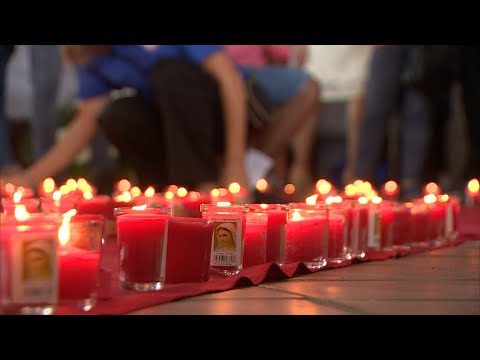 Encienden velas en memoria de los muertos por el SIDA