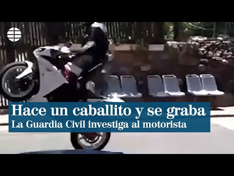 La Guardia Civil investiga a un motorista tras grabarse haciendo un caballito