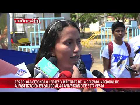 Estudiantes de Secundaria llevó ofrenda floral al monumento Carlos Fonseca Amador – Nicaragua