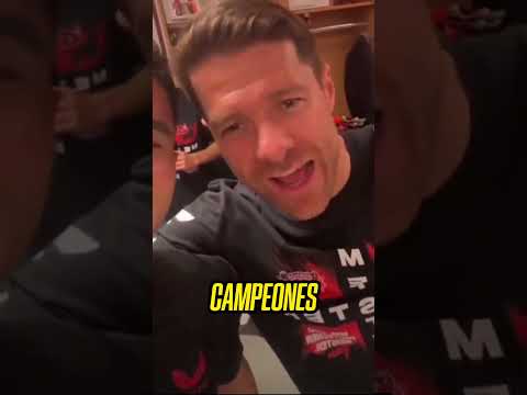 ¡EL SALUDO DE UN CAMPEÓN A LOS CAMPEONES DEL MUNDO! Xavi Alonso vive una fiesta | #Shorts