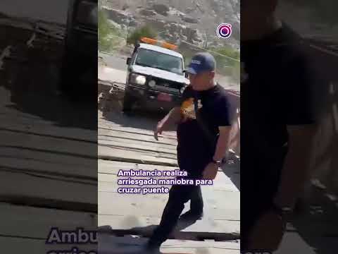 Ambulancia realiza arriesgada maniobra para cruzar puente  #perú