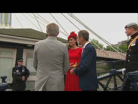 More than 1,000 boats were to sail down the River Thames on Sunday in a flotilla tribute to Queen El