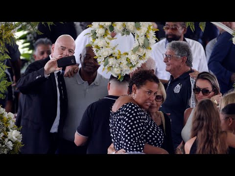 Obsèques Pelé : le scandaleux Selfie du président de la FIFA avec le cadavre du footballeur