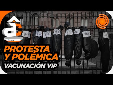 Manifestación por la vacunación VIP: polémica por la intervención con bolsas de cadáveres