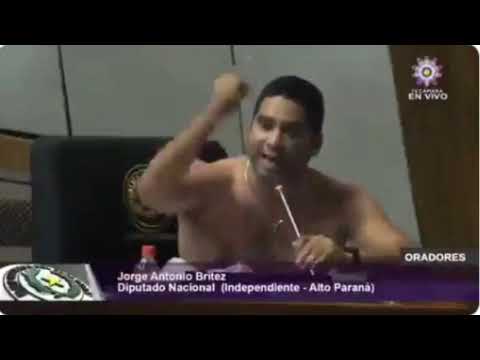 Diputado paraguayo se quita camisa en plena sesión parlamentaria
