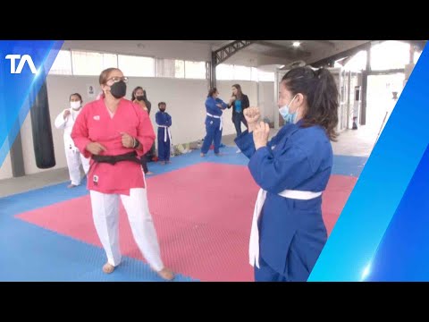 Ruth Torelló  imparte clases gratuitas de Karate en Guayaquil