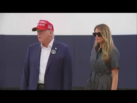 Supporters grow at Trump election HQ in West Palm Beach, Florida