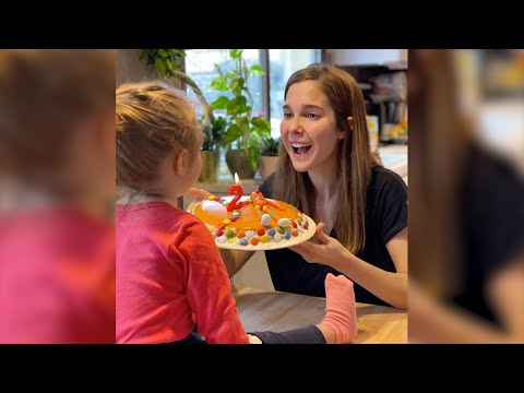 Natalia Sánchez celebra el cumpleaños de su hija con una tarta y mucha nieve