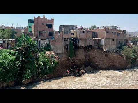Río Rímac crece tras constantes lluvias y viviendas aledañas corren peligro