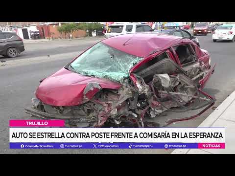 Auto se estrella contra poste frente a comisaría en La Esperanza