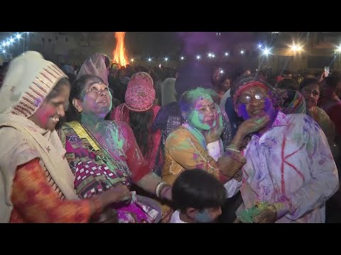 Festival of colour in streets of Karachi as Pakistanis celebrate Holi