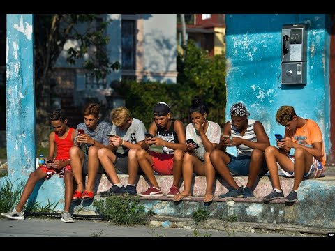 Info Martí | La juventud cubana en marcha atrás