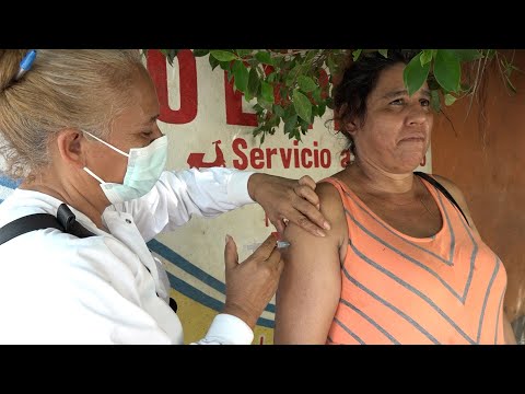 Habitantes del barrio La Primavera se vacunan contra la Covid-19