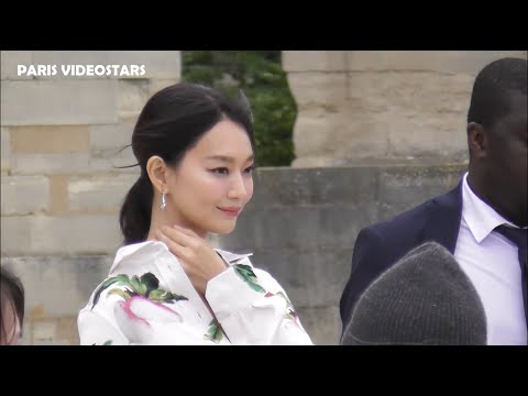 Shin Min-a  @ Paris Fashion Week 27 september 2024 show Loewe - Shin Mina