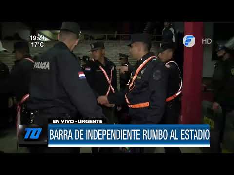 Barras del Independiente rumbo al estadio con máximo control policial