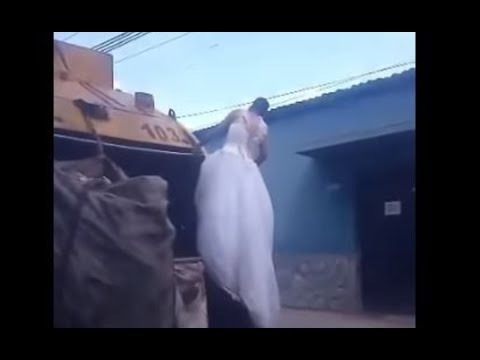 Joven recolector de basura se vistió de novia y causó sensación