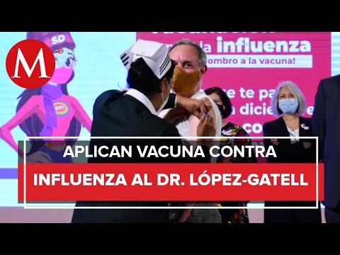 López-Gatell se vacuna contra la influenza