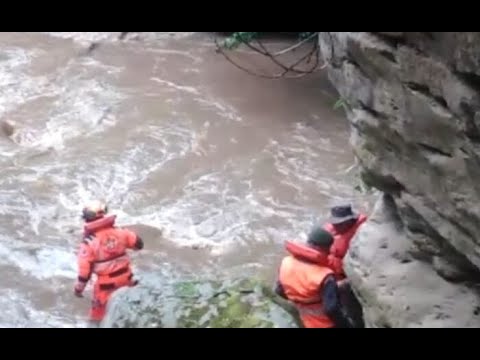 Suspenden búsqueda de niño arrastrado por un río en Sololá