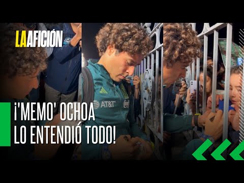 Memo Ochoa convive con la afición en la llegada de la Selección Mexicana a Puebla