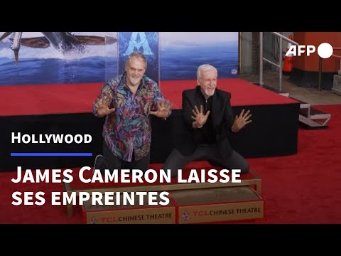 Le réalisateur James Cameron laisse ses empreintes à Hollywood | AFP