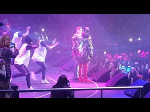 Justin Bieber ft. J. Balvin Sorry Remix (Live)