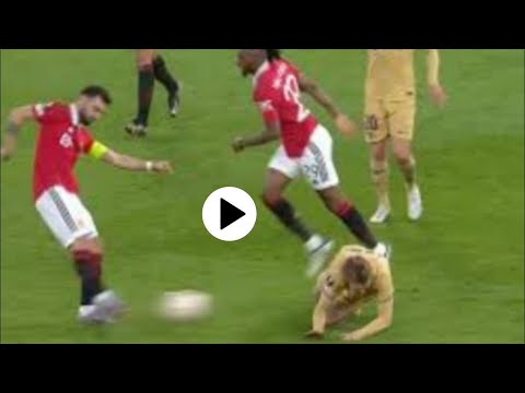 Bruno Fernandes kicked ball at Frenkie de Jong | Manchester United vs Barcelona