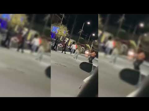 Dos jóvenes se pelearon a “cintarazos” a la salida de un boliche en Rosario de Lerma