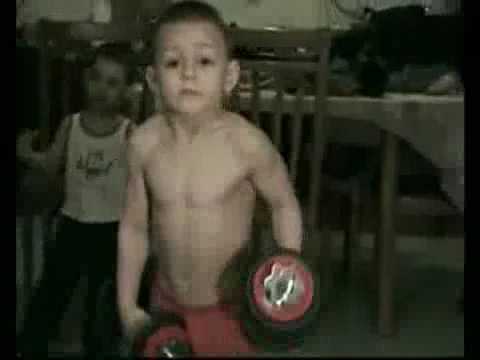 Video: Šis vaikis - Jau daro tai, ką tu vargu ar pasiektum