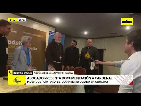 Abogado presenta documentación a cardenal