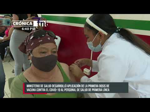 Personal de salud recibe dosis de vacuna contra la COVID-19 - Nicaragua
