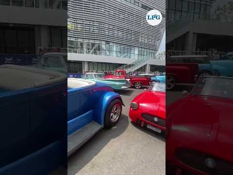 Expo de carros retro en San Salvador