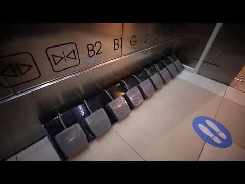 El ascensor con pedales para evitar la covid-19 en Bangkok